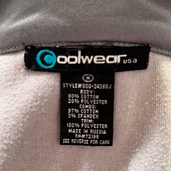 2 piece velvet jogger set with 3 satin pockets and a smooth, snag-free zipper. - Picture 6 of 7